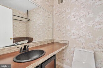 11330 Headlands Ct in Reston, VA - Building Photo - Building Photo