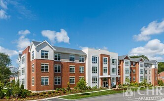 120 Gerry Rd in Chestnut Hill, MA - Building Photo