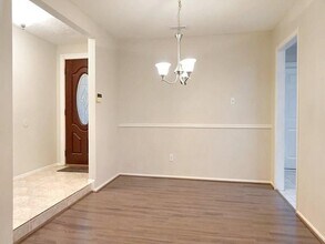 16210 Cypress Point Dr in Cypress, TX - Foto de edificio - Building Photo