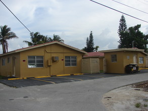 2111-2121 Roosevelt St in Hollywood, FL - Building Photo - Building Photo