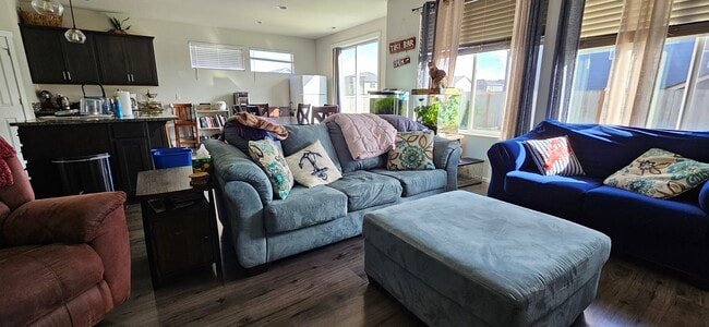 17710 Mill Valley Rd, Unit Room #3 in Granite Falls, WA - Foto de edificio - Building Photo