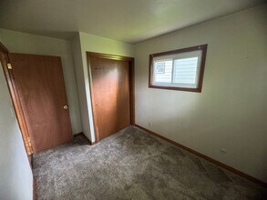 2607-2609 Magnolia Dr in Bettendorf, IA - Building Photo - Building Photo