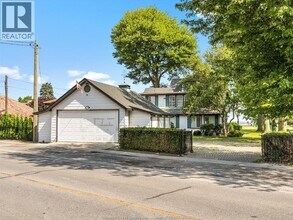 13050 Riverside Dr E in Tecumseh, ON - Building Photo - Building Photo