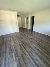 323 Meadowbrook Ln in Tallahassee, FL - Building Photo - Building Photo