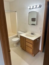 107 N 1st St in Panora, IA - Foto de edificio - Building Photo