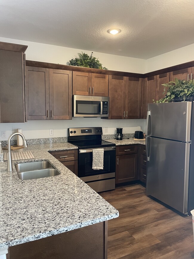 7511 Gramercy Way, Unit 101 in San Antonio, TX - Building Photo - Building Photo