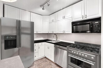 510 E 80th St in New York, NY - Building Photo - Building Photo