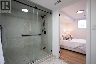 5 Hopperton Dr in Toronto, ON - Building Photo - Building Photo