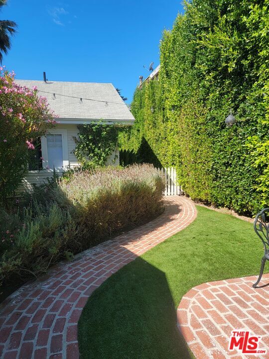 1047 9th St in Santa Monica, CA - Building Photo - Building Photo