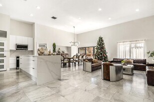 513 Leslie Dr in Hallandale Beach, FL - Building Photo