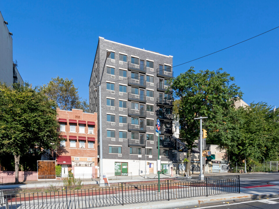 1285 Edward L. Grant Hwy in Bronx, NY - Building Photo