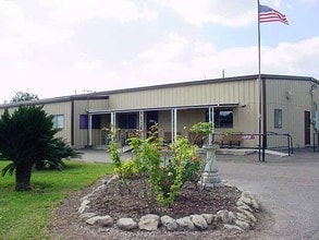 Alamo Paradise Acres RV Park in Alamo, TX - Foto de edificio - Building Photo