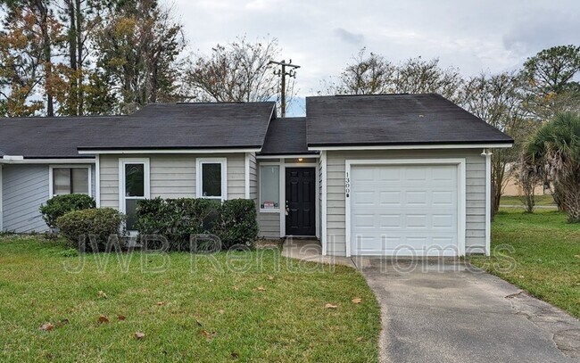 1300 Bay Hill Blvd in Orange Park, FL - Building Photo - Building Photo