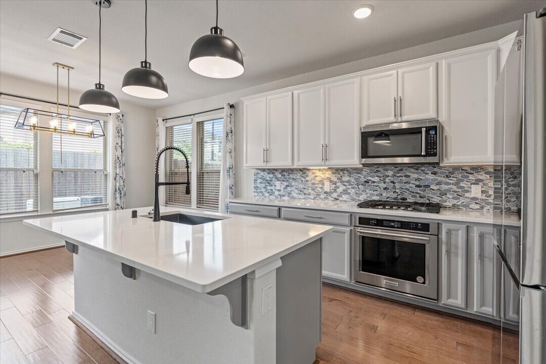 4009 Delta Rose St in Houston, TX - Foto de edificio