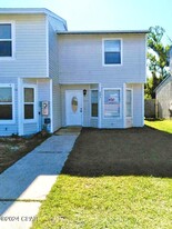 303 Sukoshi Dr in Panama City, FL - Building Photo