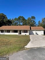 211 N Woodvalley Dr in Kingsland, GA - Building Photo