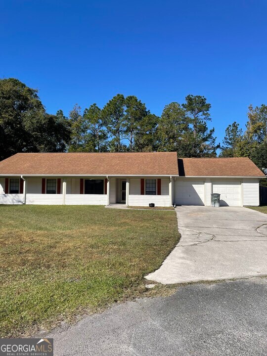 211 N Woodvalley Dr in Kingsland, GA - Building Photo