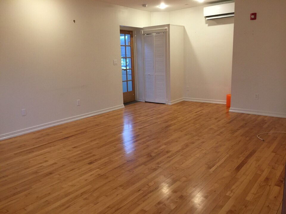 274 New York Ave, Unit Apt C in Huntington, NY - Foto de edificio
