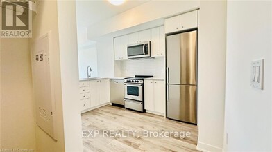 312-312 Erb St. W in Waterloo, ON - Building Photo - Building Photo