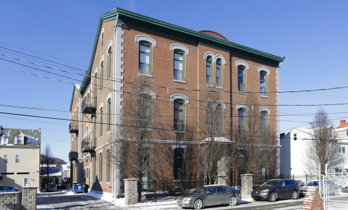 Classroom Lofts in Pittsburgh, PA - Building Photo