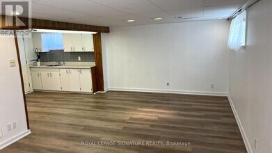 4 Walbon Rd in Toronto, ON - Building Photo - Building Photo