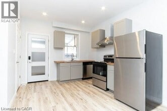 45 Fairleigh Ave N in Hamilton, ON - Building Photo - Building Photo