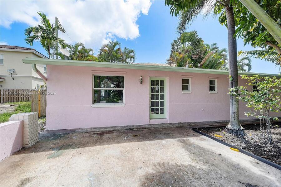 1309 NE 23rd St in Wilton Manors, FL - Building Photo