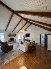 7040 Glenridge Dr in Atlanta, GA - Building Photo - Building Photo