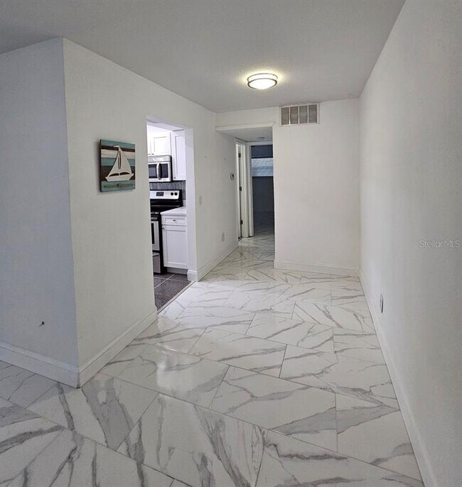 11955 3rd St E in Treasure Island, FL - Building Photo - Building Photo