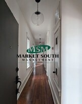 106 E Bolton St in Savannah, GA - Building Photo