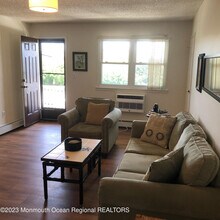 6 Wharfside Dr in Monmouth Beach, NJ - Building Photo - Building Photo