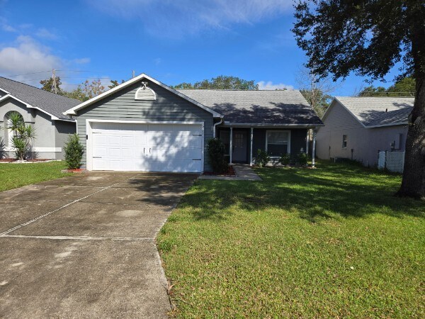 2631 Winchester Cir in Eustis, FL - Building Photo