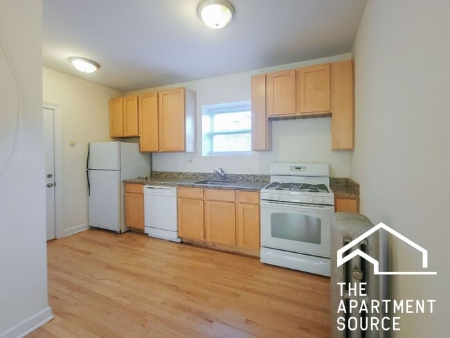 property at 3916 N Pine Grove Ave