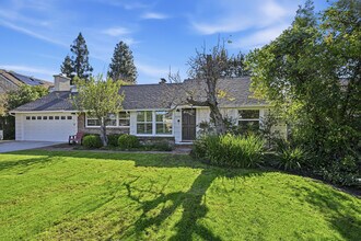 16146 Otsego St in Encino, CA - Foto de edificio - Building Photo