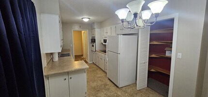 1721 Cron St in Augusta, KS - Building Photo - Building Photo