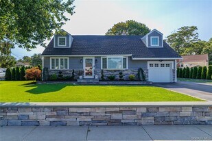 645 Hawkins Blvd in Copiague, NY - Building Photo