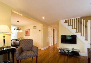 71 Delaware Ave in Ocean Grove, NJ - Foto de edificio - Building Photo