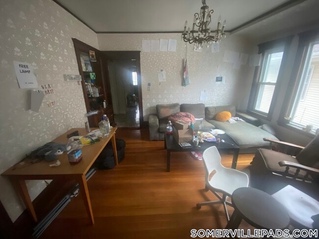 100 W Adams St