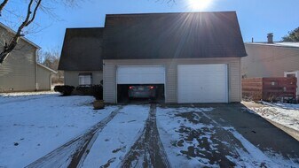 857 Kerns Dr NE in Bolivar, OH - Building Photo