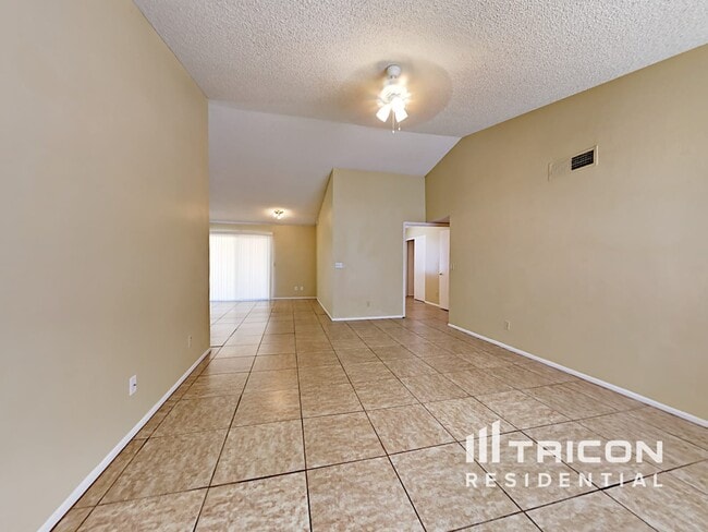 8519 N 55th Ave in Glendale, AZ - Building Photo - Building Photo