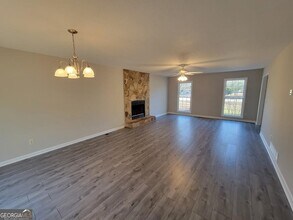 25 Elberta Dr in Newnan, GA - Building Photo - Building Photo