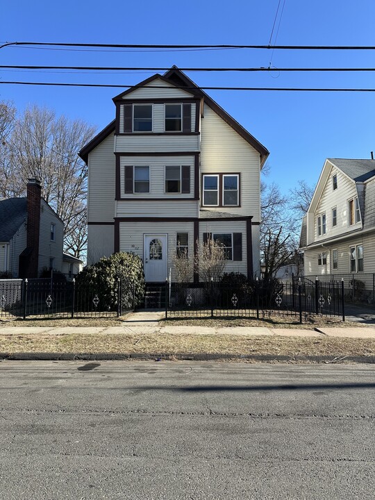 110 Henry St in Hartford, CT - Building Photo