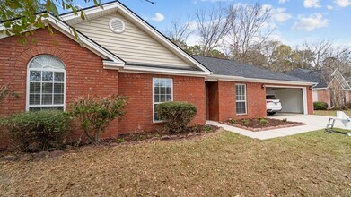 84 Ryan Dr in Richmond Hill, GA - Building Photo - Building Photo