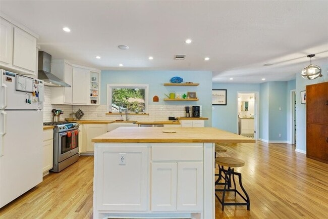 5711 Chesterfield Ave in Austin, TX - Building Photo - Building Photo