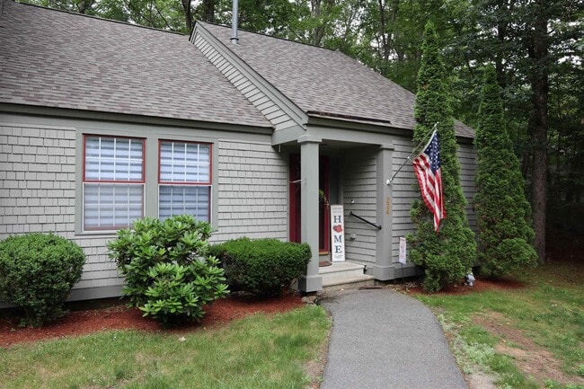 1465 Hooksett Rd in Hooksett, NH - Building Photo - Building Photo