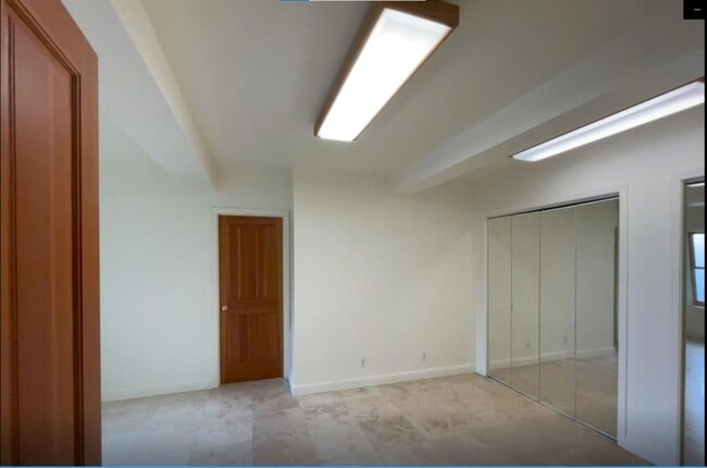 218 Swett Rd in Redwood City, CA - Building Photo - Building Photo