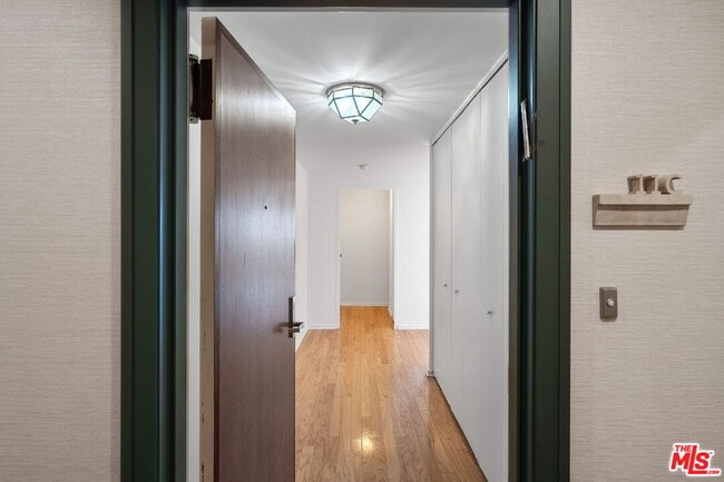 865 Comstock Ave in Los Angeles, CA - Building Photo - Building Photo