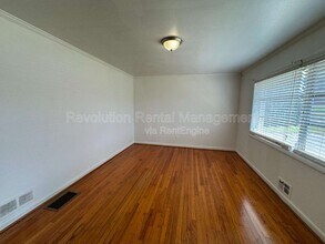 4010 Emerald Lake Dr in Decatur, GA - Building Photo - Building Photo