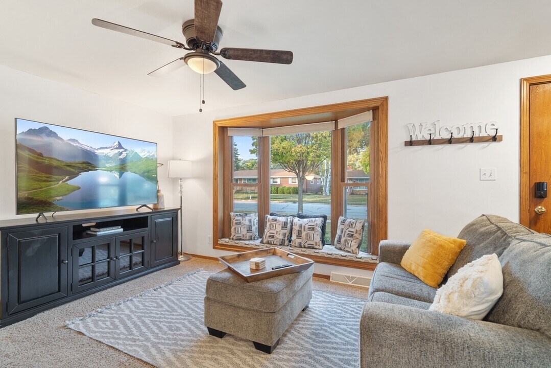 1253 Roscoe St in Green Bay, WI - Building Photo