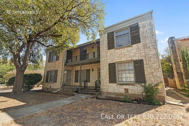 336 E Lullwood Ave in San Antonio, TX - Building Photo - Building Photo